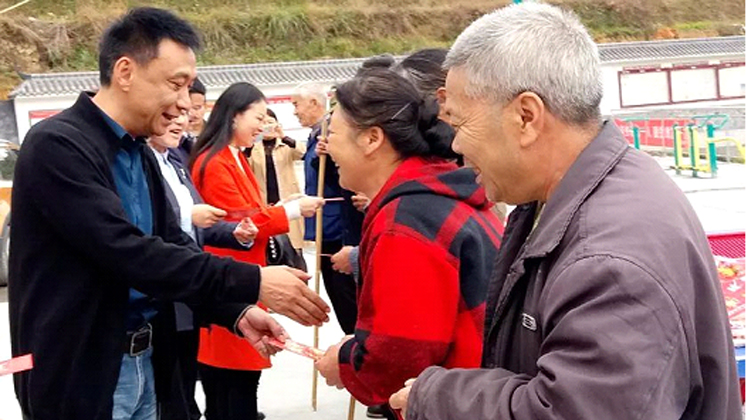 炬神電子赴良田鎮開展“愛心扶貧、攜手同行”活動