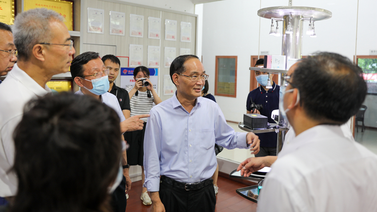 廣東省政協黨組成員、副主席袁寶成率調研組到炬神電子調研