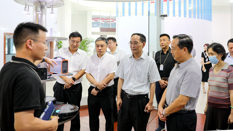 全國政協委員（廣東省委原常委、省紀委原書記）黃先耀一行考察炬神電子